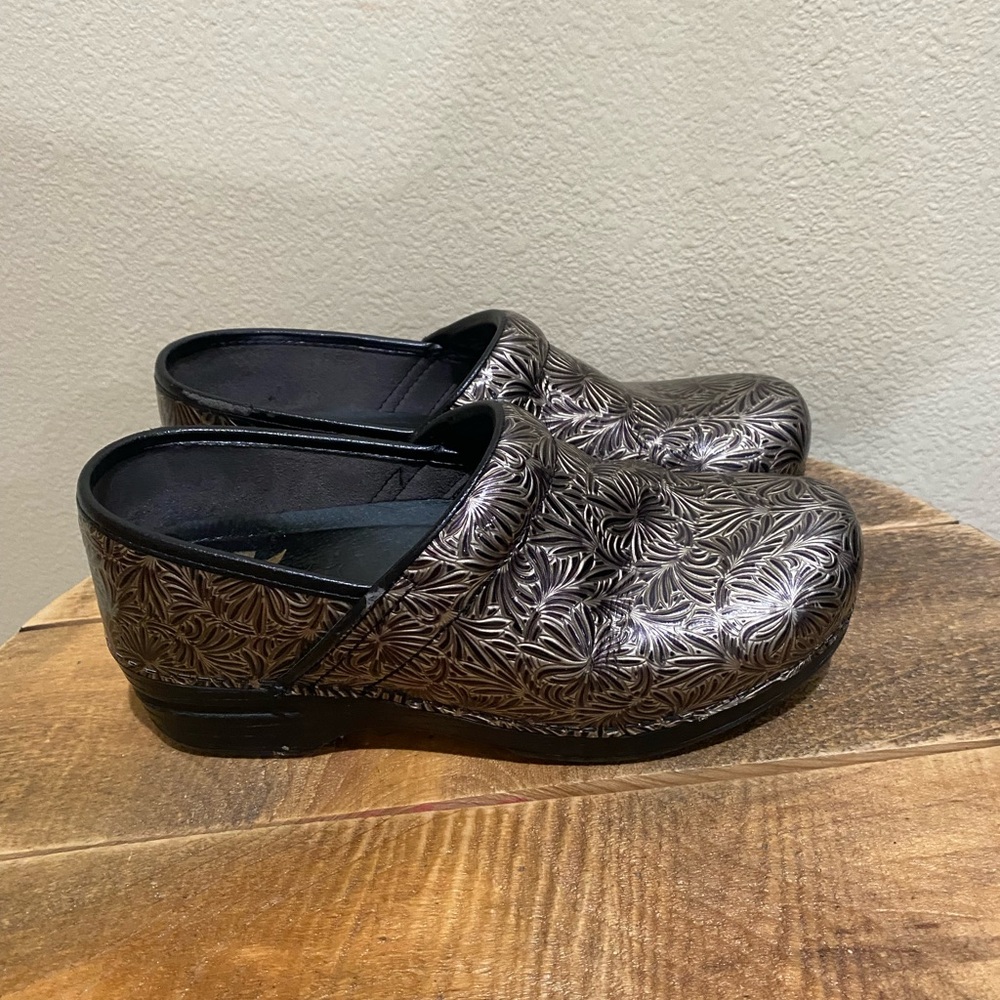 Dansko Professional Metallic Nursing Clogs Size 39 (9)
